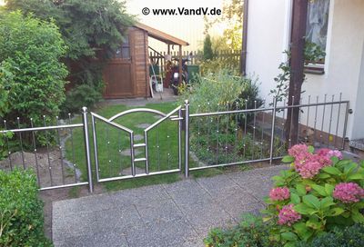 Zaune Gelander Absperrungen Und Barrieren Edelstahlzaunanlage Nr 81 Edelstahl Gartenzaun Mit Tur V V Distribution Edelstahl Nach Mass